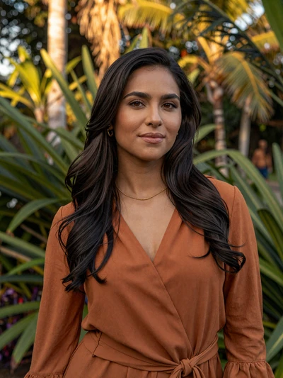 Xiomara, 29, Honduran single from San Pedro Sula in a lush tropical garden at golden hour