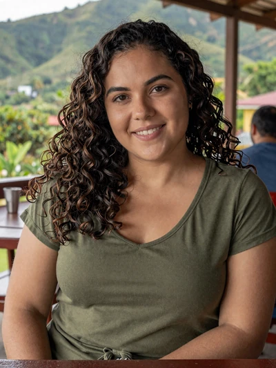 Altagracia, 33, Dominican teacher from La Vega seeking serious American partner for marriage